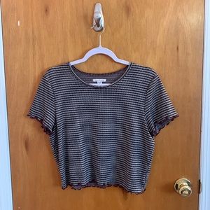 Cropped ruffle hem shirt